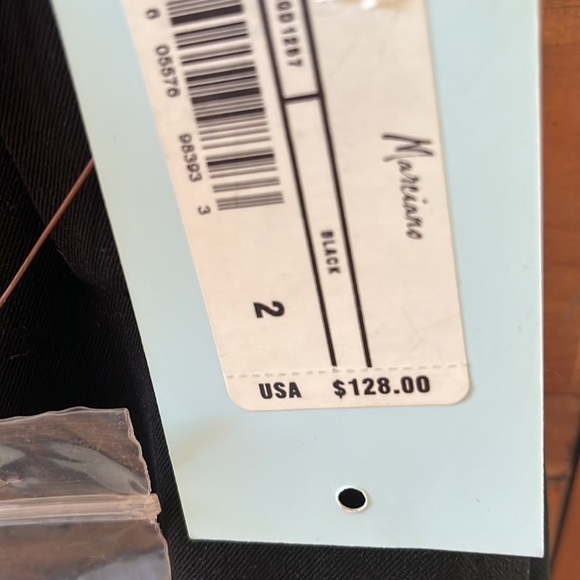 Guess by Marciano Women’s Black Shorts Size 2 NWT - Picture 3 of 10